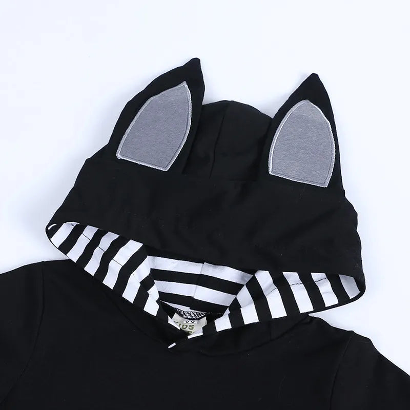 Close-up of the hood, ears and lining